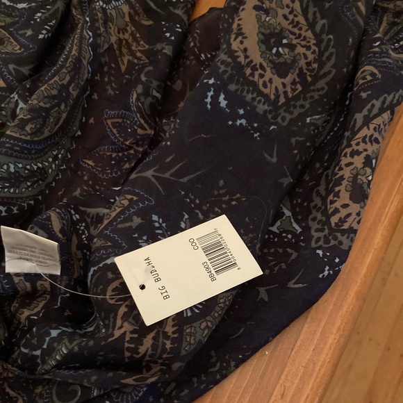 Scarf, great colors - Picture 3 of 3